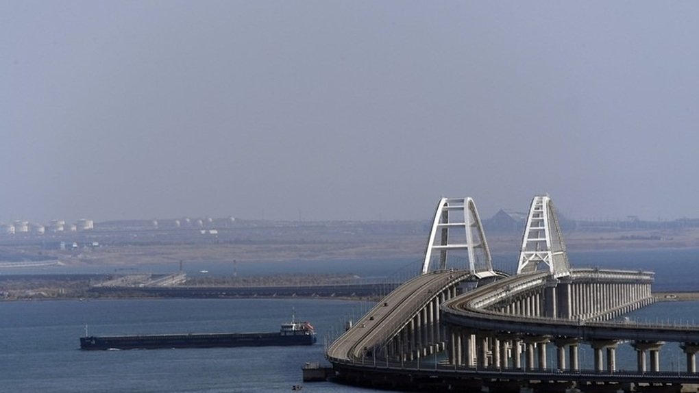 Ukraine implicitly threatens to destroy the Crimea bridge? 0