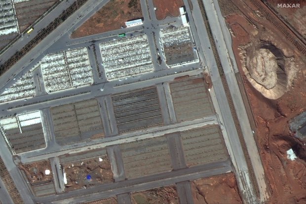 Heartbreaking image: The pit burying the bodies of people who died from Covid-19 in Iran is large enough to be seen from space 5